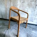 Massief houten stoel met gewoven zitting & armleuning, Ophalen of Verzenden