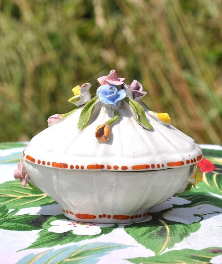 boite a pilule ou autre faience bassano, Antiquités & Art, Antiquités | Céramique & Poterie, Enlèvement ou Envoi