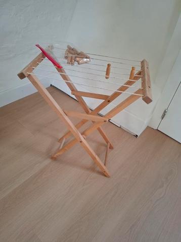 Houten wasrekje voor de poppenhoek  beschikbaar voor biedingen