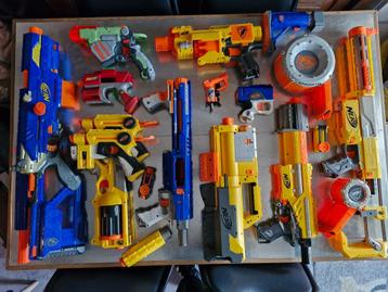 Assortiment Nerf geweren en extras  beschikbaar voor biedingen