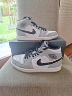 Baskets Air Jordan 1 Mid Light SmokGrey, Enlèvement, Utilisé