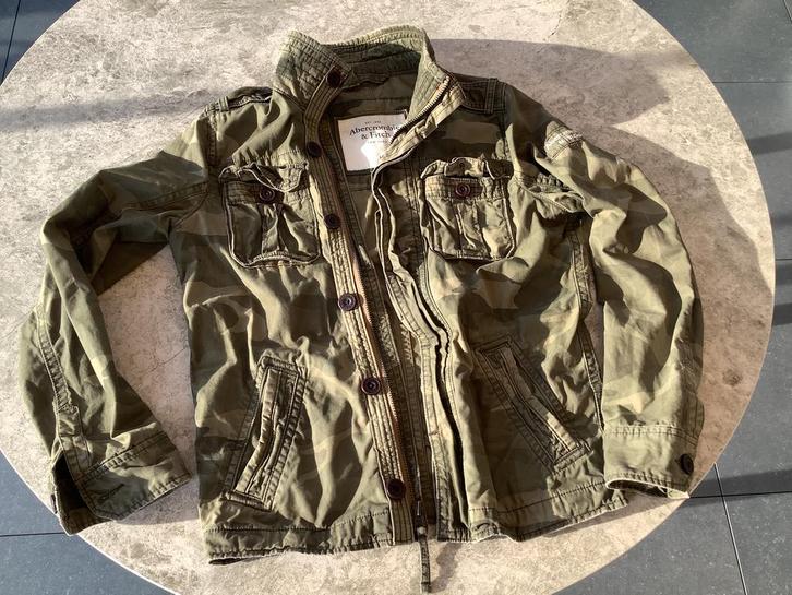 ABERCROMBIE & FITCH, camo vest, maat L + gratis vest, Kleding | Heren, Jassen | Winter, Zo goed als nieuw, Ophalen