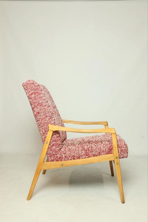 Modern armchair design by J. Jiroutek 1960 new upholstery, Antiquités & Art, Antiquités | Meubles | Chaises & Canapés, Enlèvement ou Envoi