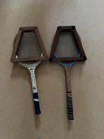 Twee oude tennisrackets in opspanframe., Ophalen of Verzenden