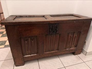 Coffre ancien beschikbaar voor biedingen