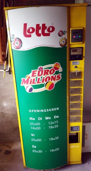 Armoire automate en tôle d'acier Lotto Euromillions Ice Tea disponible aux enchères