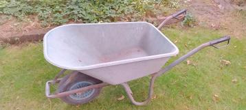 Kleine kruiwagen beschikbaar voor biedingen