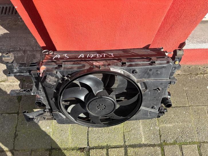 RADIATEUR OPEL ASTRA J 1700 TURBO DIESEL, Auto-onderdelen, Overige Auto-onderdelen, Opel, Gebruikt, Ophalen