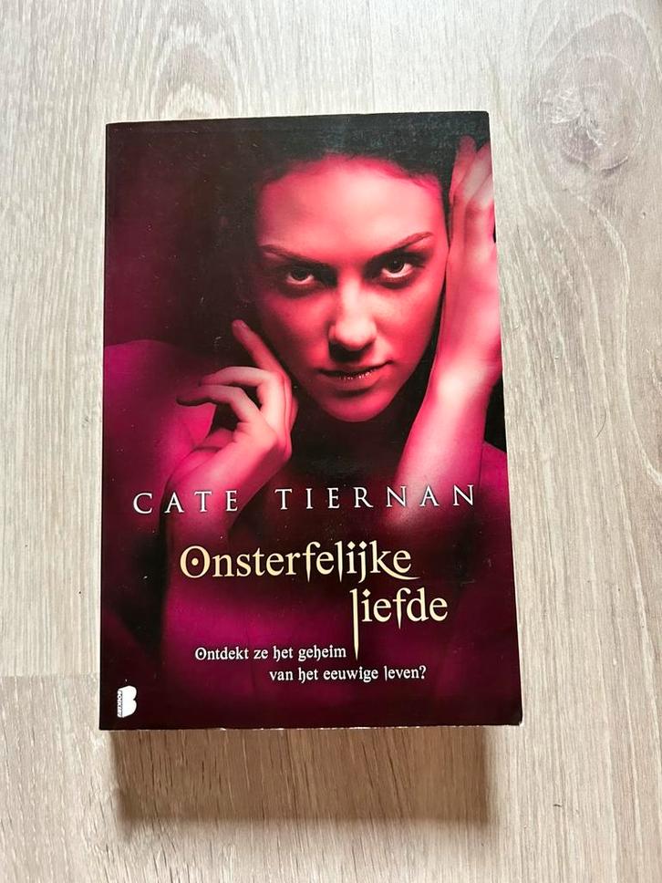 Cate Tiernan - Onsterfelijke liefde, Boeken, Kinderboeken | Jeugd | 13 jaar en ouder, Zo goed als nieuw, Ophalen