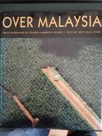 Over Malaysia - Guido Rossi + Kee Hua Chee, Comme neuf, Enlèvement ou Envoi