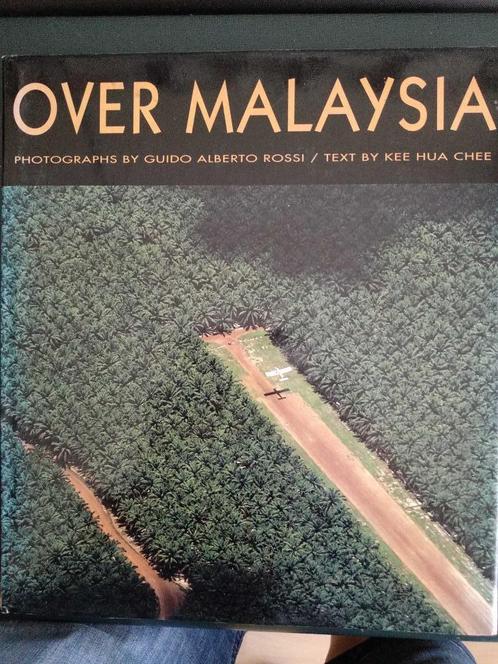 Over Malaysia - Guido Rossi + Kee Hua Chee, Livres, Art & Culture | Photographie & Design, Comme neuf, Enlèvement ou Envoi