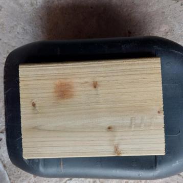Geinprigneerde stukjes houten planken. beschikbaar voor biedingen