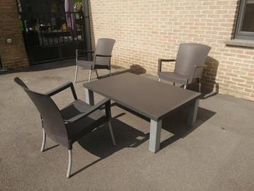 tafel met 2 stoelen merk ineo + GRATIS 1 BESCHADIGDE STOEL g