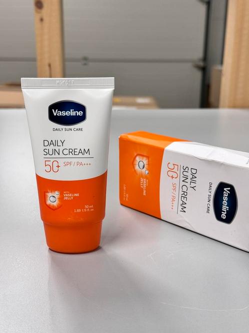 Crème solaire quotidienne vaseline SPF 50+, PA+++ 50 ml, Bijoux, Sacs & Beauté, Beauté | Soins du corps, Neuf, Coup de soleil ou Après-soleil