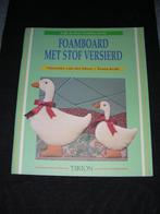 Knutselboekje (Foamboard met stof versierd), Boeken, Hobby en Vrije tijd, Ophalen of Verzenden, Zo goed als nieuw, Borduren en Naaien
