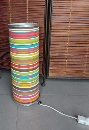 Fancy kleurrijke lamp met dimmer beschikbaar voor biedingen