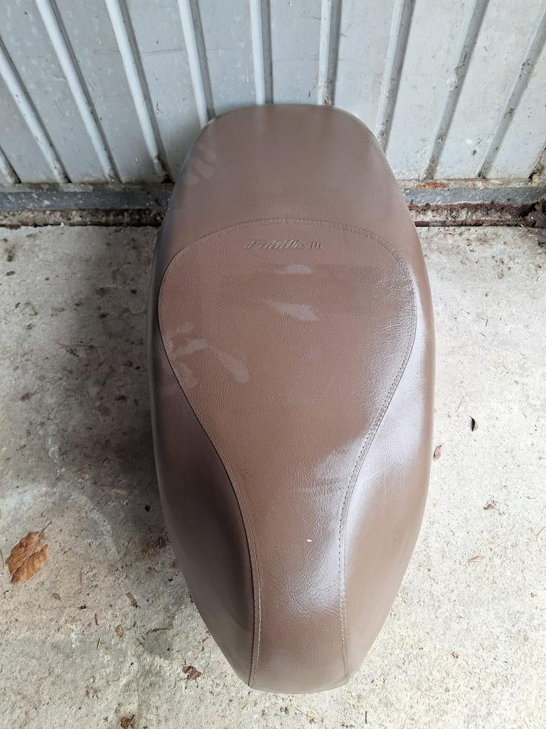 Diverse zadels 50cc scooter van verschilende merken, Fietsen en Brommers, Brommeronderdelen | Algemeen, Ophalen of Verzenden