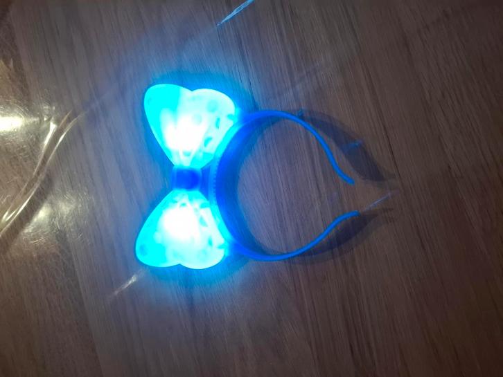Diadeem met strik en licht, Kinderen en Baby's, Carnavalskleding en Verkleedspullen, Zo goed als nieuw, Ophalen