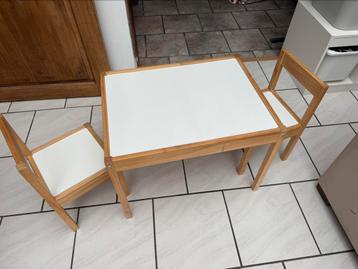 Table et 2 chaises enfant beschikbaar voor biedingen