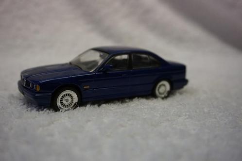 BMW M5 E34 1:43 Blu Revell Metal  Edition Premium, Hobby en Vrije tijd, Modelauto's | 1:43, Gebruikt, Auto, Overige merken, Ophalen of Verzenden