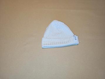 Baby mutsje ( beanie ) 0-6 maanden beschikbaar voor biedingen