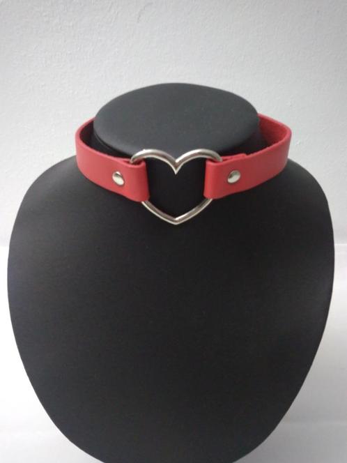 Rode choker met hartje, Handtassen en Accessoires, Kettingen, Nieuw, Zilver, Rood, Met hanger, Verstelbaar, Ophalen of Verzenden
