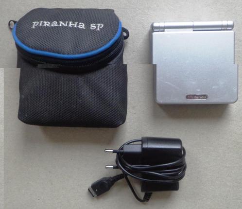 Gameboy SP AGS-001 Silver + oplader + tasje, Consoles de jeu & Jeux vidéo, Consoles de jeu | Nintendo Game Boy, Utilisé, Game Boy Advance SP