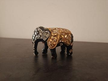 Klein Olifant beeldje versiert beschikbaar voor biedingen