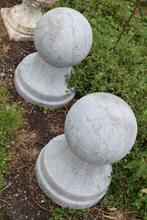 Têtes de pilastres ,de colonnes en pierre bleue, Enlèvement, Utilisé