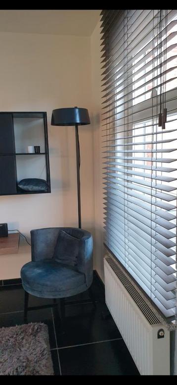 Floor lamp, Enlèvement