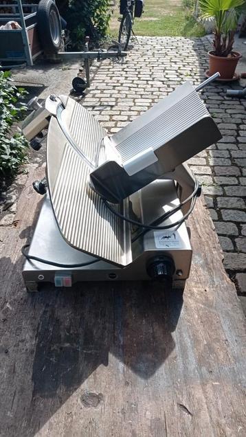 VERKOCHT Professionele vleessnijmachine van het merk Braher  beschikbaar voor biedingen