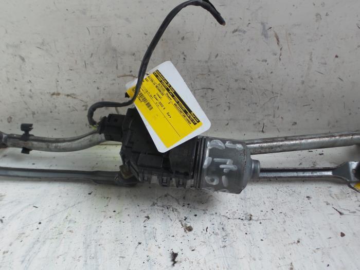 Moteur essuie-glace avant d'un Audi A4, Autos : Pièces & Accessoires, Vitres & Accessoires, Audi, Utilisé, 3 mois de garantie