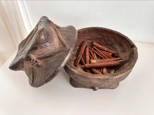 Grande boîte à épices Kuba ancienne, Antiquités & Art, Art | Art non-occidental, Enlèvement ou Envoi