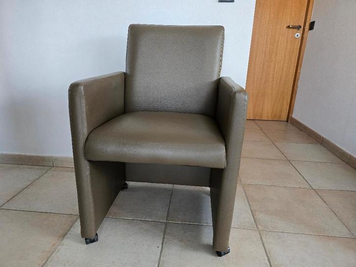 2 clubzeteltjes, Huis en Inrichting, Zetels | Zetels, Gebruikt, Rechte bank, Minder dan 150 cm, Minder dan 75 cm, Kunststof, Ophalen