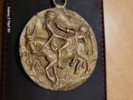 Curiosa bronzen medaille erotische scène, Ophalen, Brons