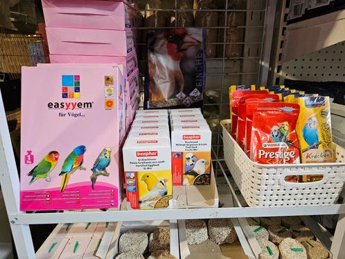 Easyyem Parkieten Eivoer 1kg ( Nieuwe Openingstijden ), Dieren en Toebehoren, Vogels | Hokken en Kooien, Nieuw, Ophalen of Verzenden