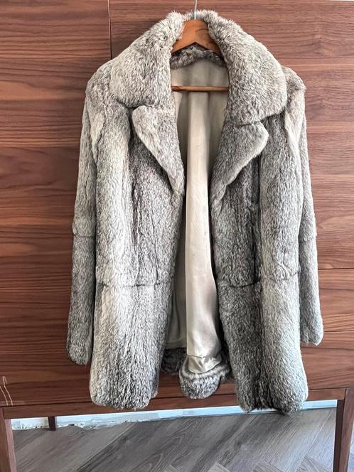 Chique Grijze Imitatiebont Jas, Kleding | Dames, Jassen | Winter, Zo goed als nieuw, Maat 38/40 (M), Bruin, Ophalen