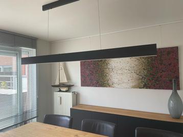 Strakke gelakte hanglamp beschikbaar voor biedingen