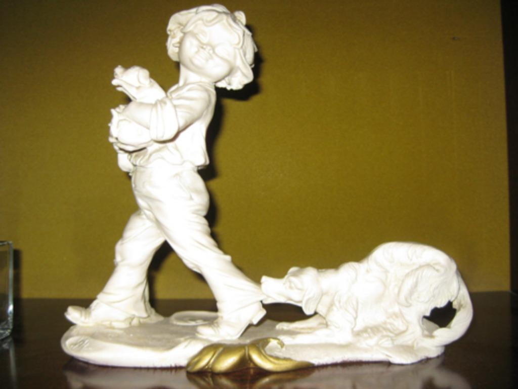 Kind met hond hoogte 20 cm, Antiek en Kunst, Ophalen of Verzenden