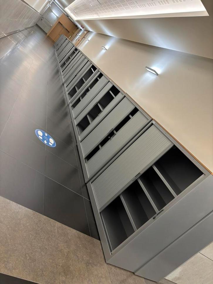 Roldeurkasten Robberechts 135x120x45 30 Stuks Nieuwstaat !!, Maison & Meubles, Armoires | Armoires à porte coulissante & Armoires à archives