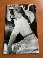 Postkaart met foto filmster Romy Schneider-Jaren 60, Verzamelen, Verzenden, Gebruikt, Film, Foto of Kaart