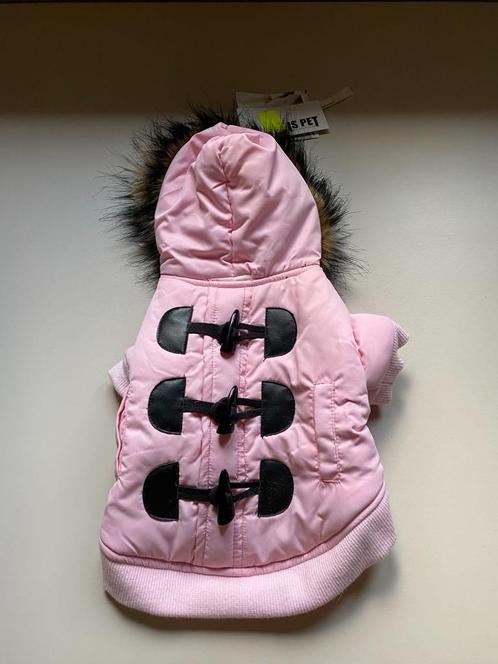 Mooi jasje van het merk I.S. pets aan outletprijs., Dieren en Toebehoren, Hondenkleding, Nieuw, Hondenjas, Ophalen of Verzenden