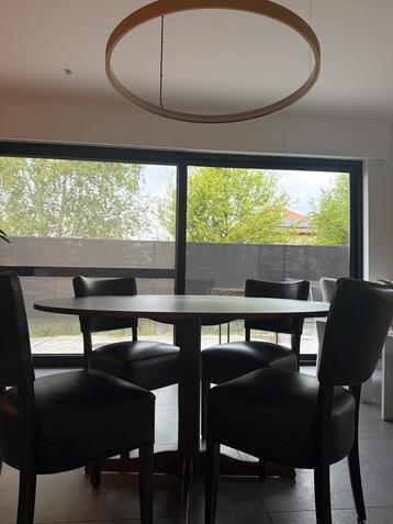 Een authentieke tafel met 4 zwarte stoelen, Huis en Inrichting, Ophalen, Gebruikt