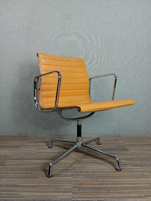 Vitra EA108 by Charles & Ray Eames in oranje leder, Huis en Inrichting, Bureaustoelen, Gebruikt, Bureaustoel, Oranje, Ophalen