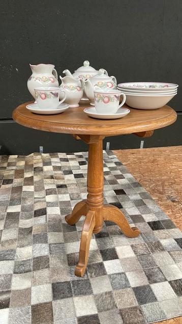 Eiken bijzet tafel rond beschikbaar voor biedingen