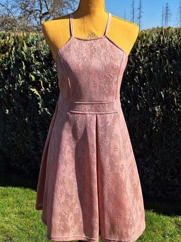 Elégante robe courte dentelle TNFC London doublée taille38 beschikbaar voor biedingen