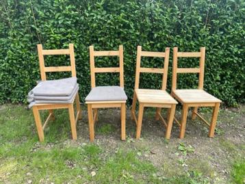 4 houten stoelen