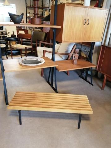 Retro jaren 60 vintage lattenbank, bloementafel beschikbaar voor biedingen