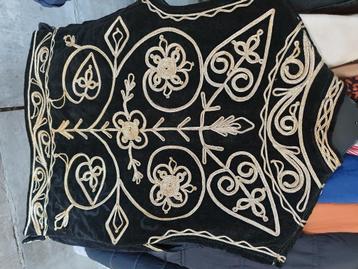 Prachtige gevoerde zwart velouren kaftan met gouddraad versi beschikbaar voor biedingen