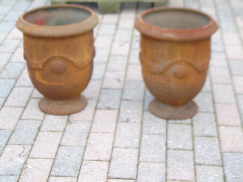 wasbak of vaas van verroest gietijzer (2), hoogte 45 cm, Tuin en Terras, Tuinvazen, Nieuw, Ophalen